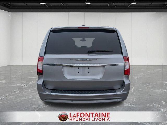 Photo of 2015 Billet Silver Metallic Clearcoat Chrysler Town & Country
