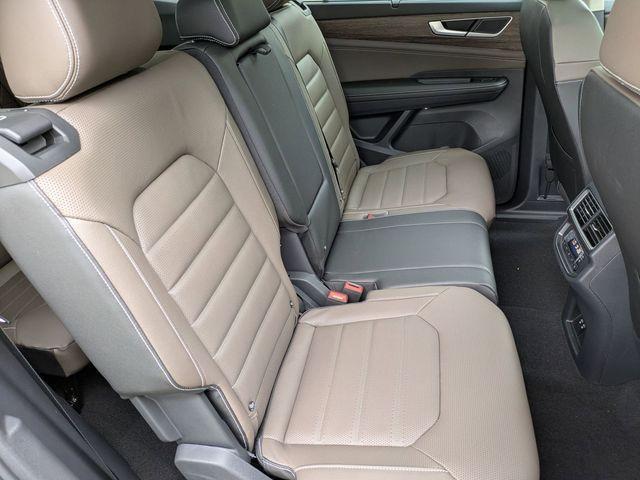 Photo of 2025 Avocado Green Pearl Volkswagen Atlas
