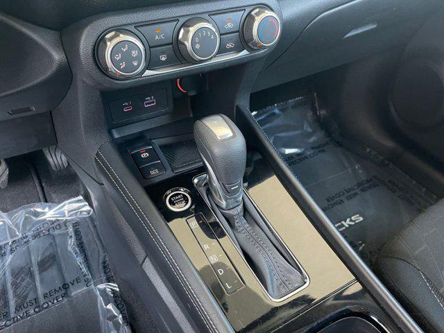 Photo of 2024 Electric Blue Metallic Nissan Kicks