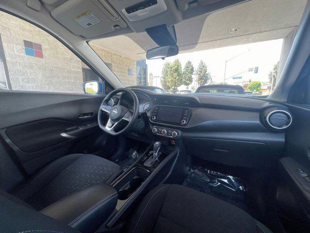 Photo of 2024 Electric Blue Metallic Nissan Kicks
