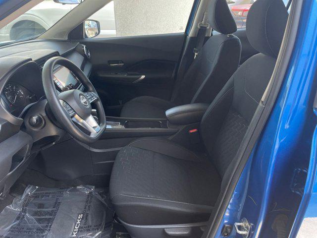 Photo of 2024 Electric Blue Metallic Nissan Kicks