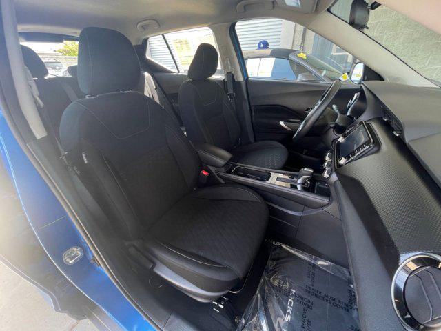 Photo of 2024 Electric Blue Metallic Nissan Kicks