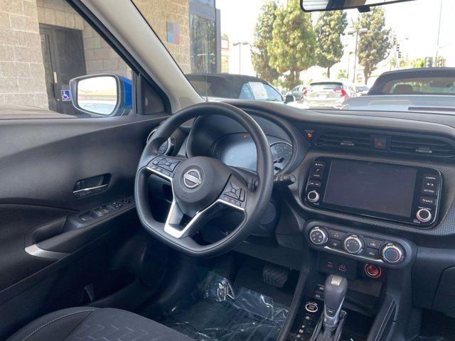 Photo of 2024 Electric Blue Metallic Nissan Kicks