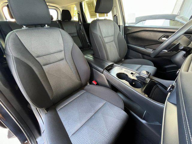 Photo of 2024 Super Black Nissan Rogue