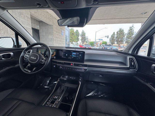 Photo of 2024 Glacial White Pearl Kia Sorento