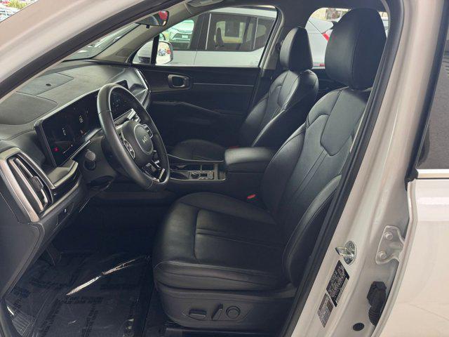 Photo of 2024 Glacial White Pearl Kia Sorento