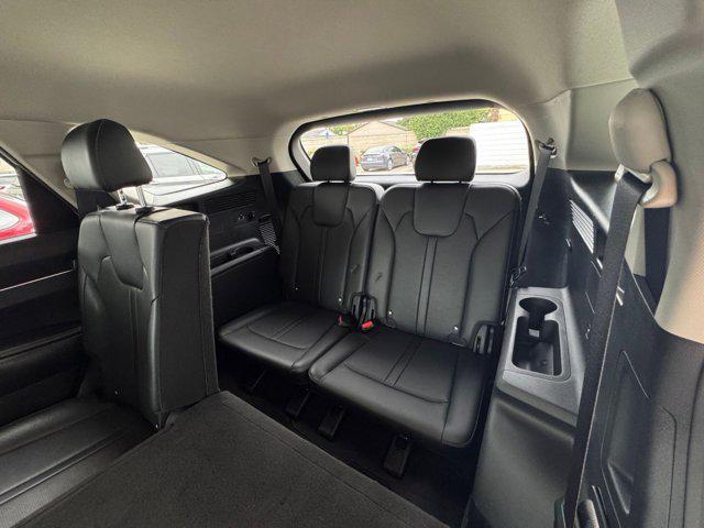 Photo of 2024 Glacial White Pearl Kia Sorento