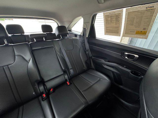 Photo of 2024 Glacial White Pearl Kia Sorento