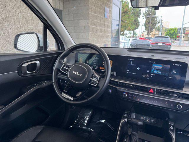 Photo of 2024 Glacial White Pearl Kia Sorento