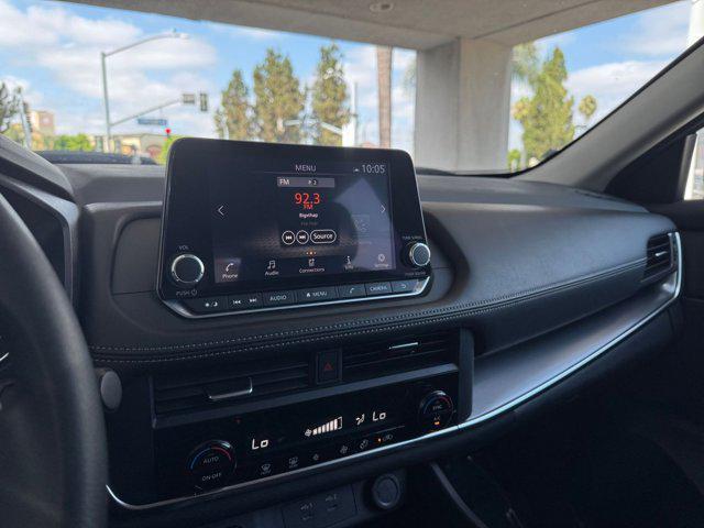 Photo of 2024 Super Black Nissan Rogue
