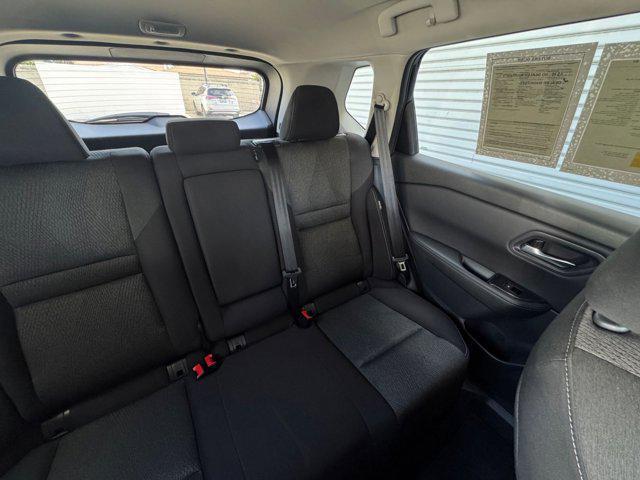 Photo of 2024 Super Black Nissan Rogue