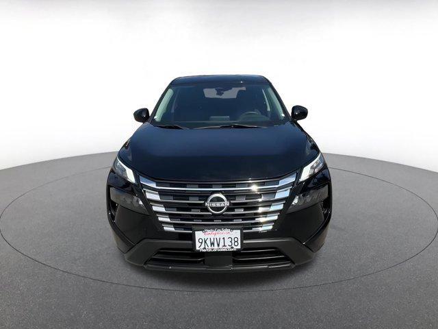 Photo of 2024 Super Black Nissan Rogue