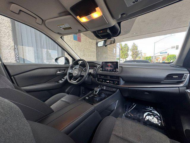 Photo of 2024 Super Black Nissan Rogue