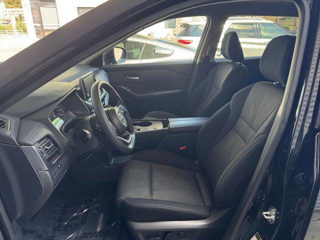 Photo of 2024 Super Black Nissan Rogue