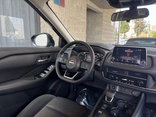 Photo of 2024 Super Black Nissan Rogue