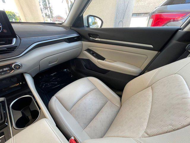 Photo of 2024 Pearl White Tricoat Nissan Altima