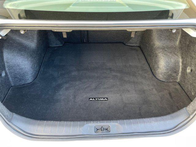 Photo of 2024 Pearl White Tricoat Nissan Altima