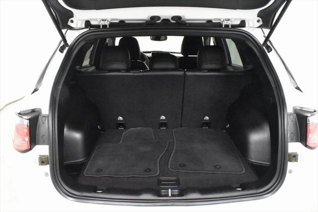 Photo of 2023 Bright White Clearcoat Jeep Compass