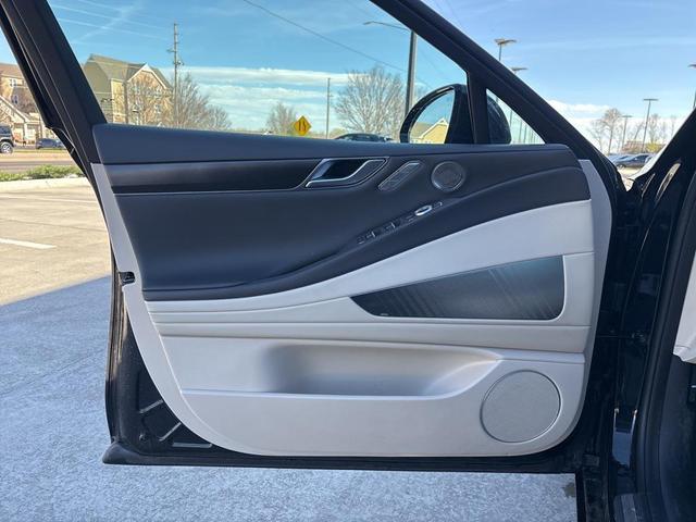 Photo of 2024 Vik Black Genesis G80