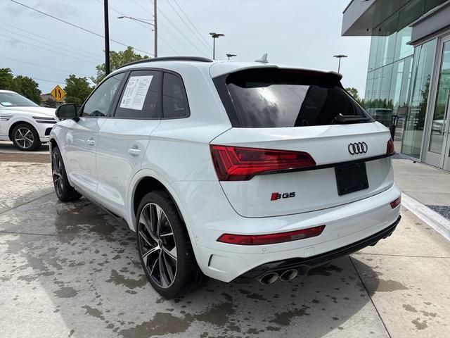 Photo of 2024 Arkona White Audi SQ5