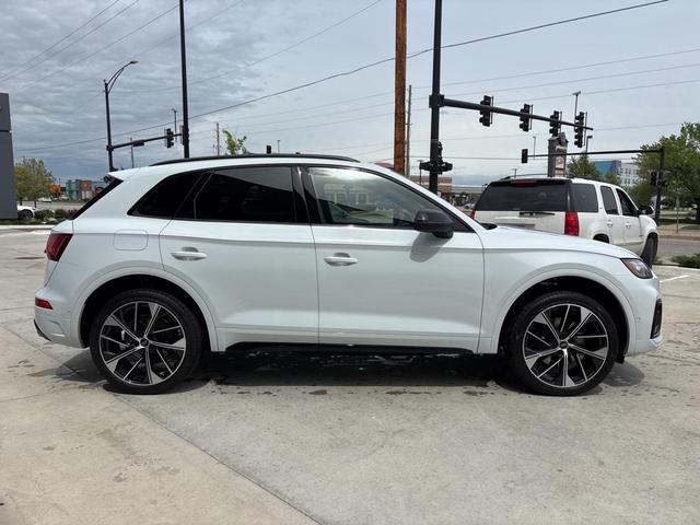 Photo of 2024 Arkona White Audi SQ5