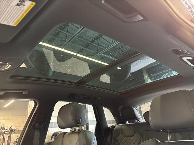 Photo of 2024 Arkona White Audi SQ5