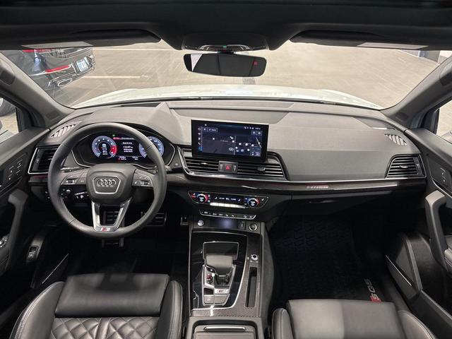 Photo of 2024 Arkona White Audi SQ5
