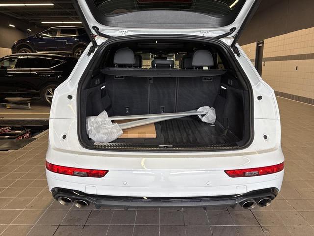 Photo of 2024 Arkona White Audi SQ5