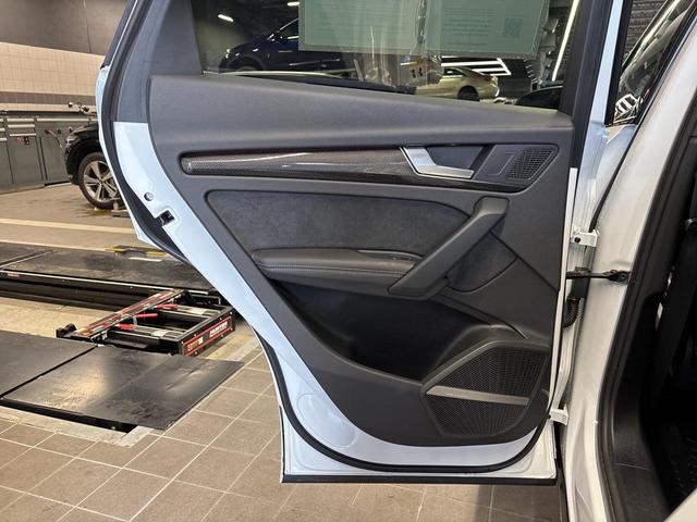 Photo of 2024 Arkona White Audi SQ5