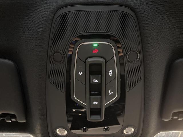 Photo of 2024 Arkona White Audi SQ5