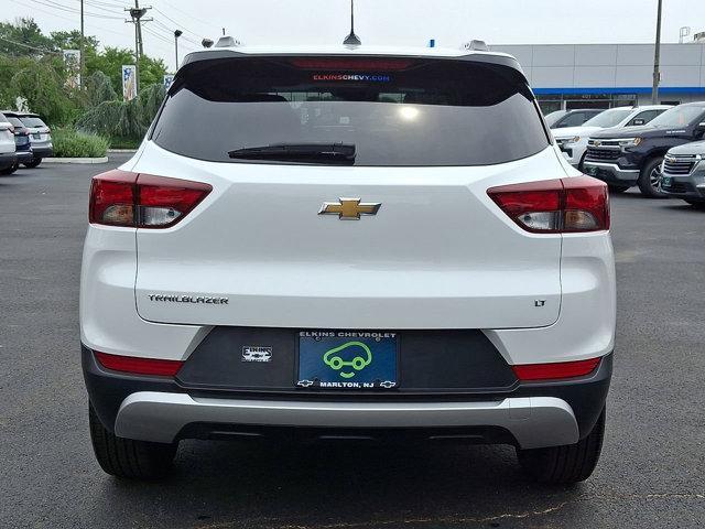 Photo of 2023 Summit White Chevrolet Trailblazer