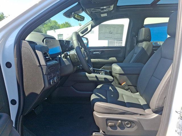 Photo of 2025 Iridescent Pearl Tricoat Chevrolet Suburban