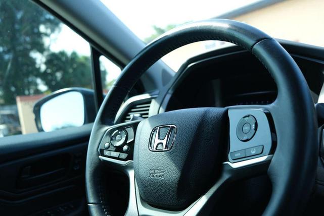 Photo of 2019 Crystal Black Pearl Honda Odyssey