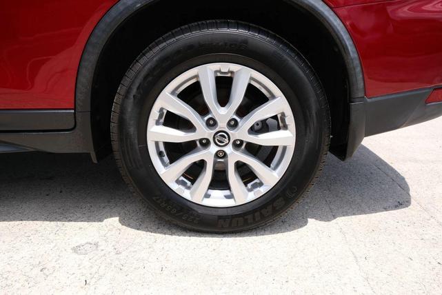 Photo of 2017 Palatial Ruby Nissan Rogue