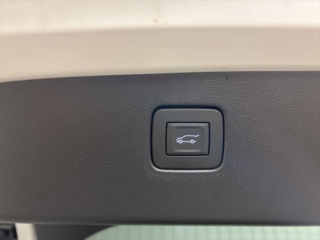 Photo of 2025 Summit White Buick Envista