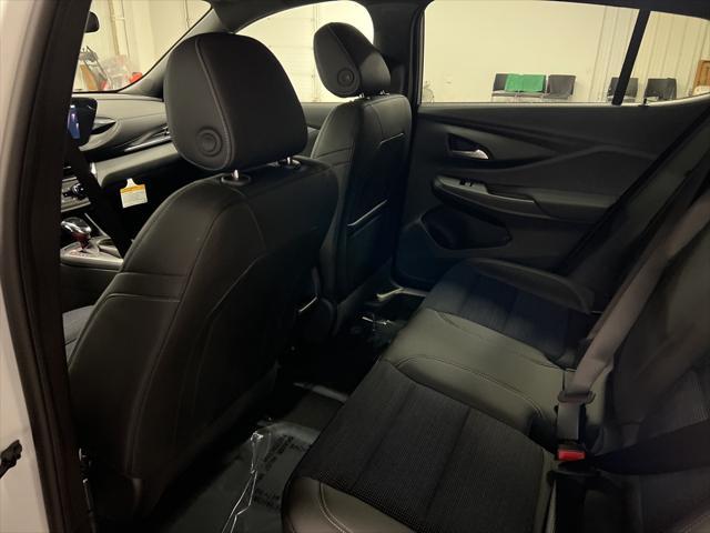 Photo of 2025 Summit White Buick Envista