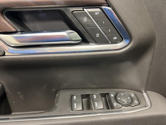 Photo of 2025 Summit White GMC Sierra 1500
