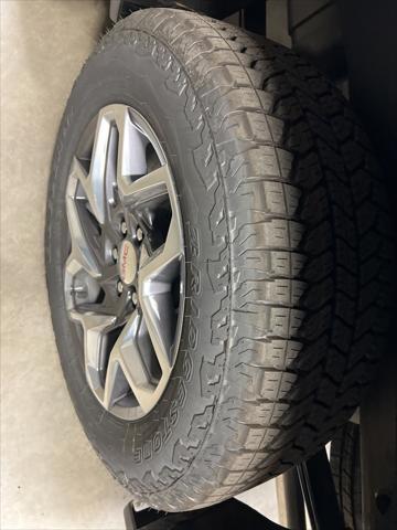 Photo of 2025 Summit White GMC Sierra 1500