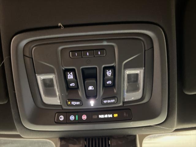 Photo of 2025 SUMMIT  WHITE GMC Sierra 1500