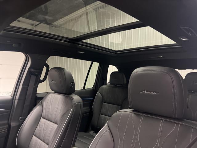 Photo of 2025 DEEP SEA METALLIC Buick Enclave
