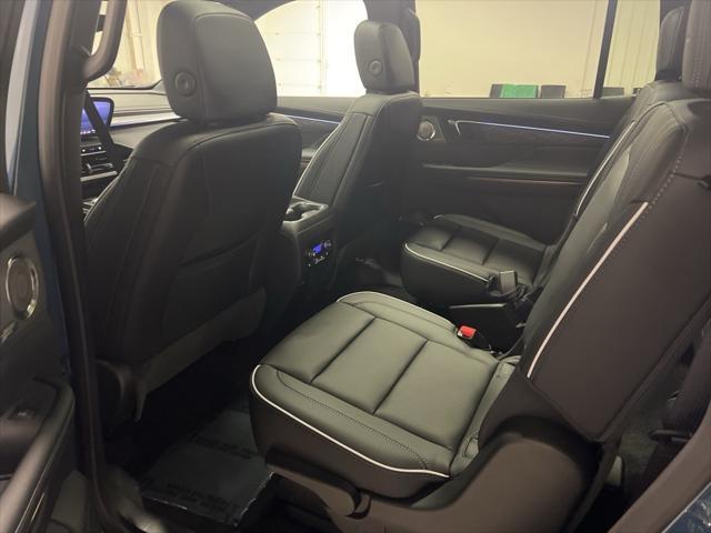 Photo of 2025 DEEP SEA METALLIC Buick Enclave