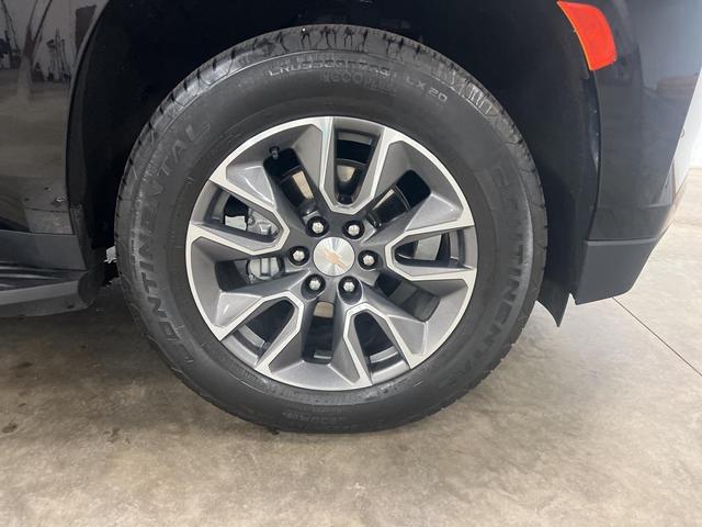 Photo of 2023 Black Chevrolet Suburban