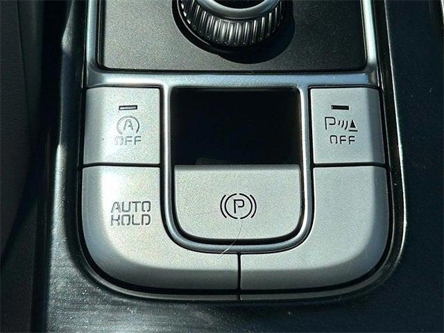Photo of 2022 Glacial White Pearl Kia Telluride