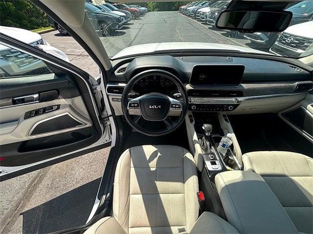 Photo of 2022 Glacial White Pearl Kia Telluride