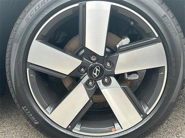 Photo of 2025 White Hyundai SANTA FE