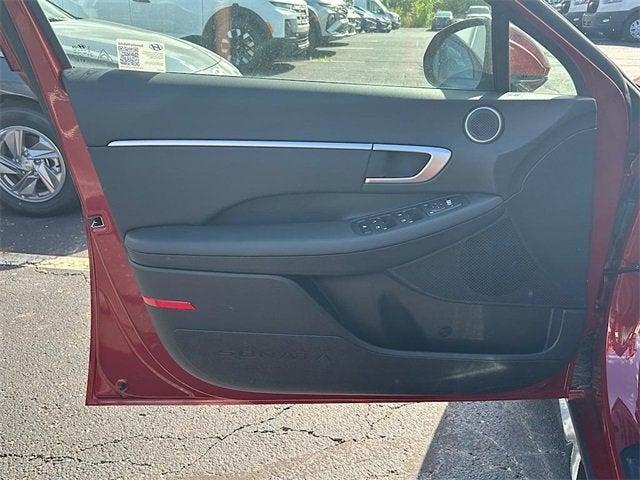 Photo of 2025 Red Hyundai SONATA Hybrid