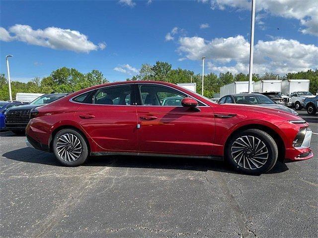 Photo of 2025 Red Hyundai SONATA Hybrid