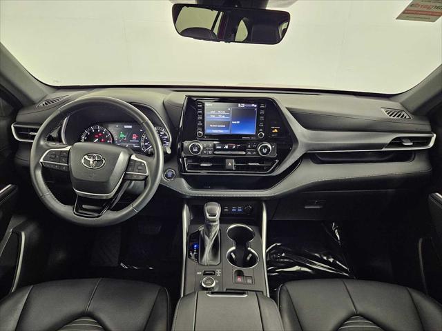 Photo of 2022 Ruby Flare Pearl Toyota Highlander