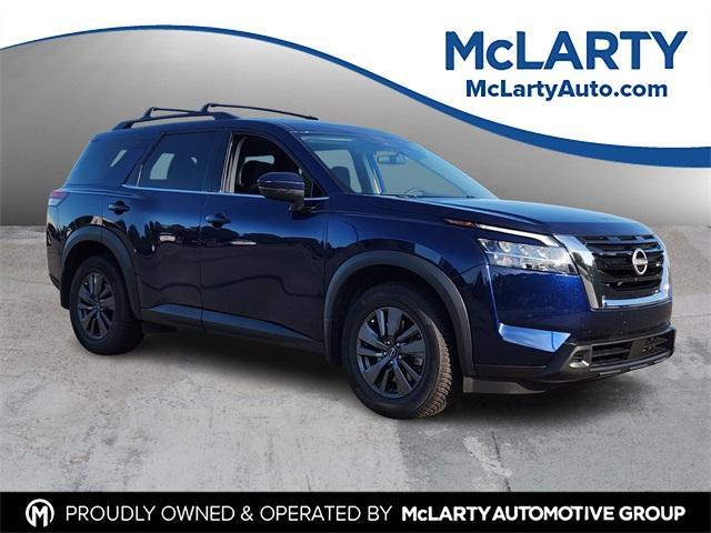 Photo of 2022 Deep Ocean Blue Nissan Pathfinder