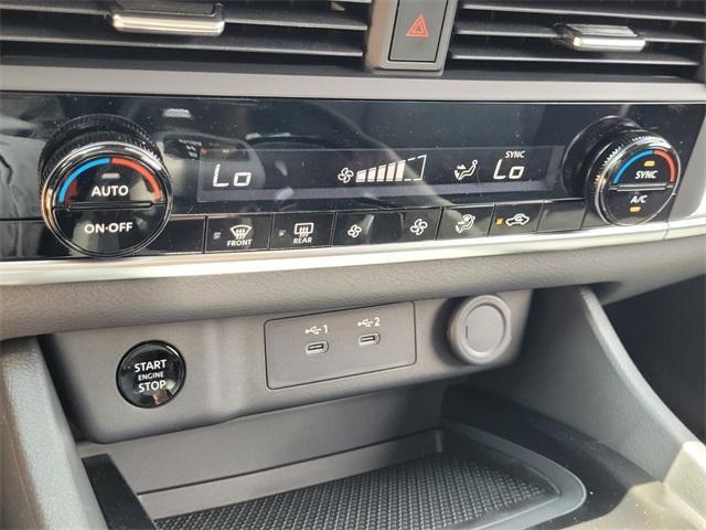 Photo of 2025 Black Nissan Rogue